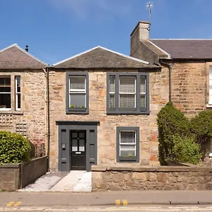 48 Gilmore Place Residences Gasthof